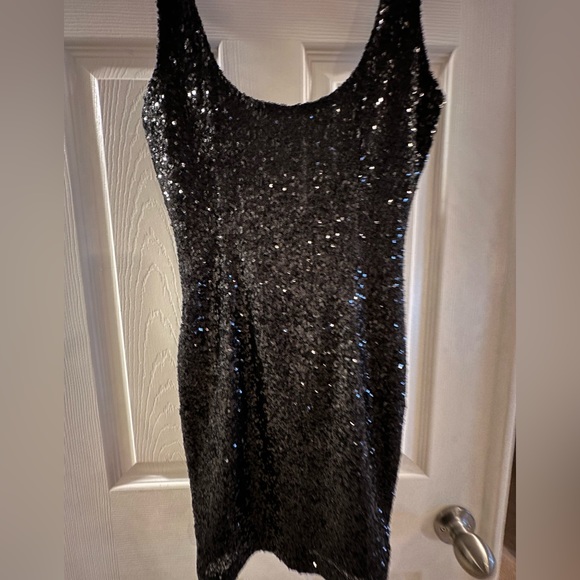 Black sequins dress in excellent condition! - Picture 2 of 4